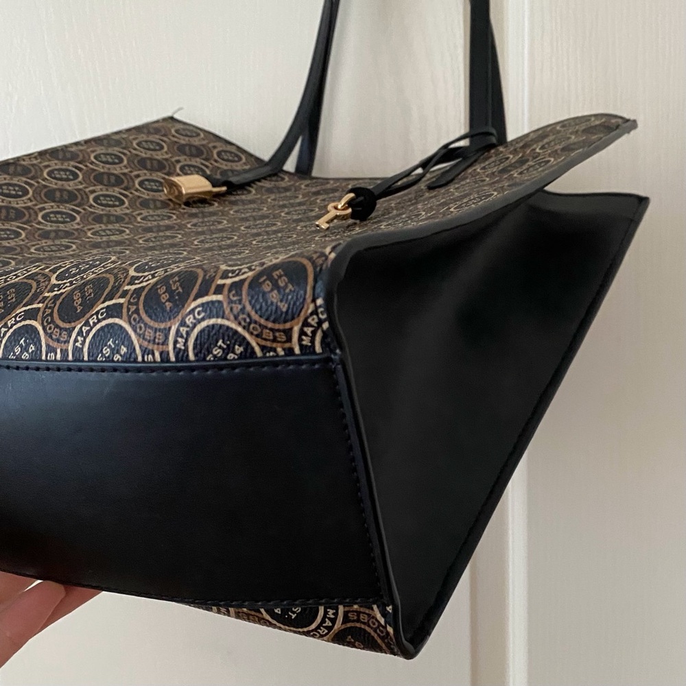Marc Jacobs Black and Tan Patterned Tote - Picture 7 of 14